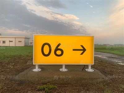 Znak za navođenje na rulnoj stazi